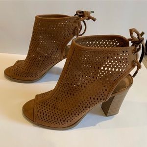 Report Summer Sandals Heeled - Size 6.5